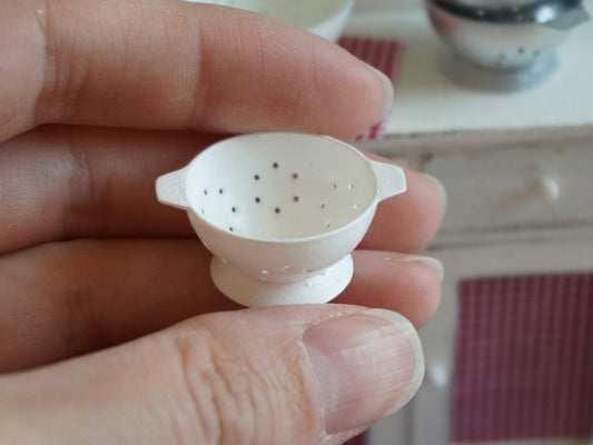 Dollhouse Miniature Pasta Colander | 1:12 Scale Kitchenware