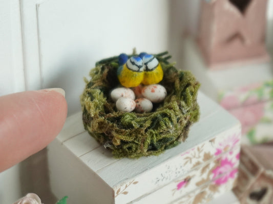 1:12 Scale Miniature Love Birds in Nest | Dollhouse Miniature Accessories | Miniature Garden