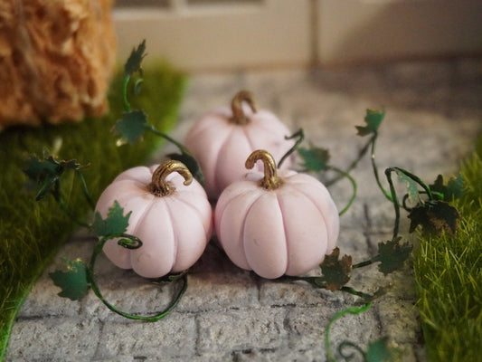 Miniature Fairy Tale Pumpkins with Vines | 1:12 Scale Dollhouse Halloween Decor