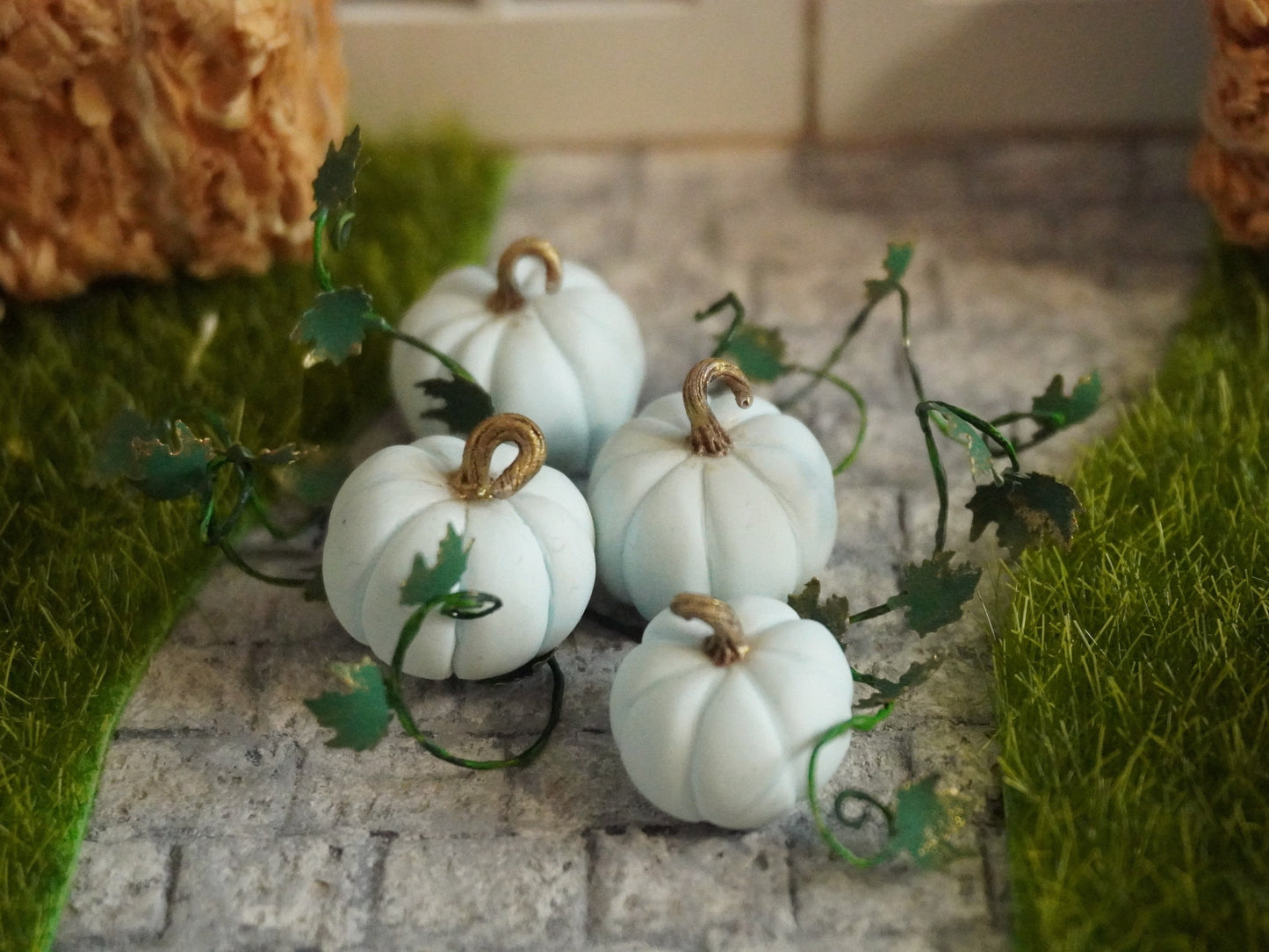 Miniature Fairy Tale Pumpkins with Vines | 1:12 Scale Dollhouse Halloween Decor