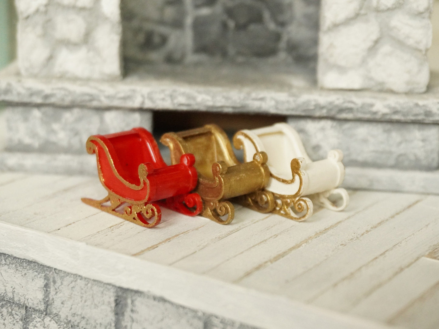 1:12 Scale Santa Sleigh Home Decor | Dollhouse Miniature Decor