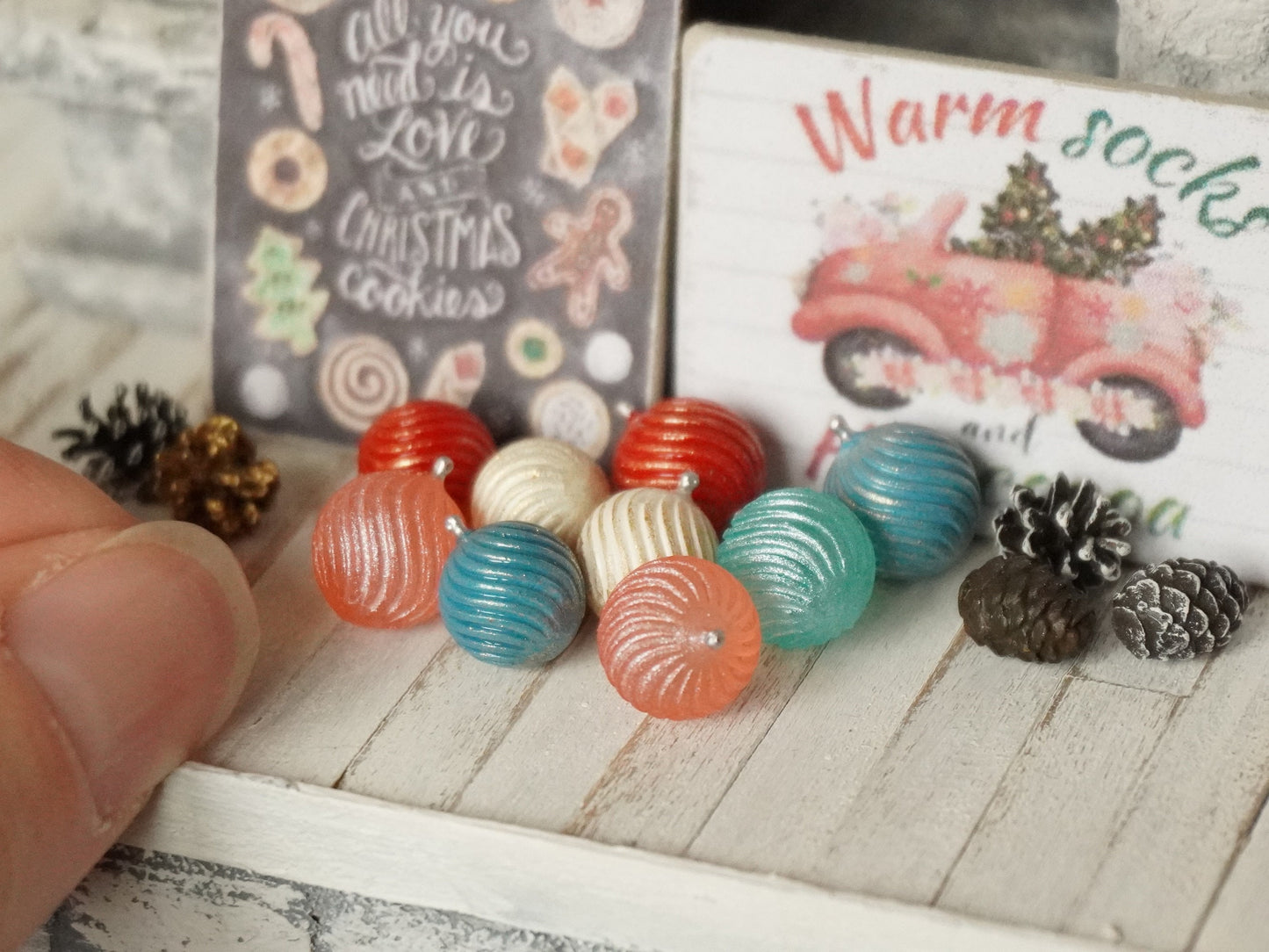 1:12 Scale Christmas Ball Ornaments | Dollhouse Miniature Christmas Decor2