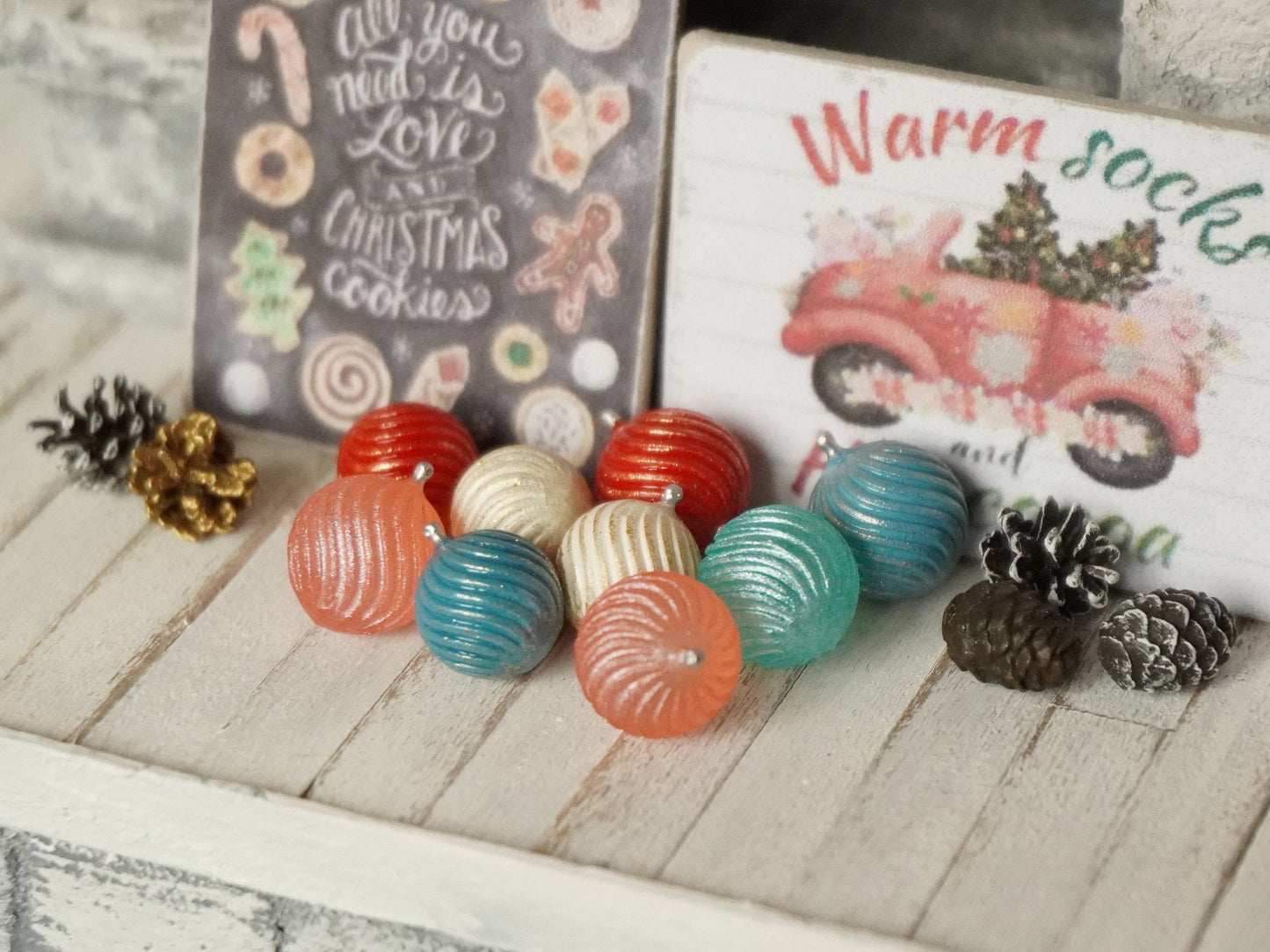 1:12 Scale Christmas Ball Ornaments | Dollhouse Miniature Christmas Decor2