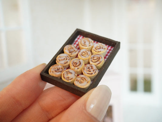 1:12 Scale Cinnamon Roll | Dollhouse Miniature Bakery Food | Miniature pastries